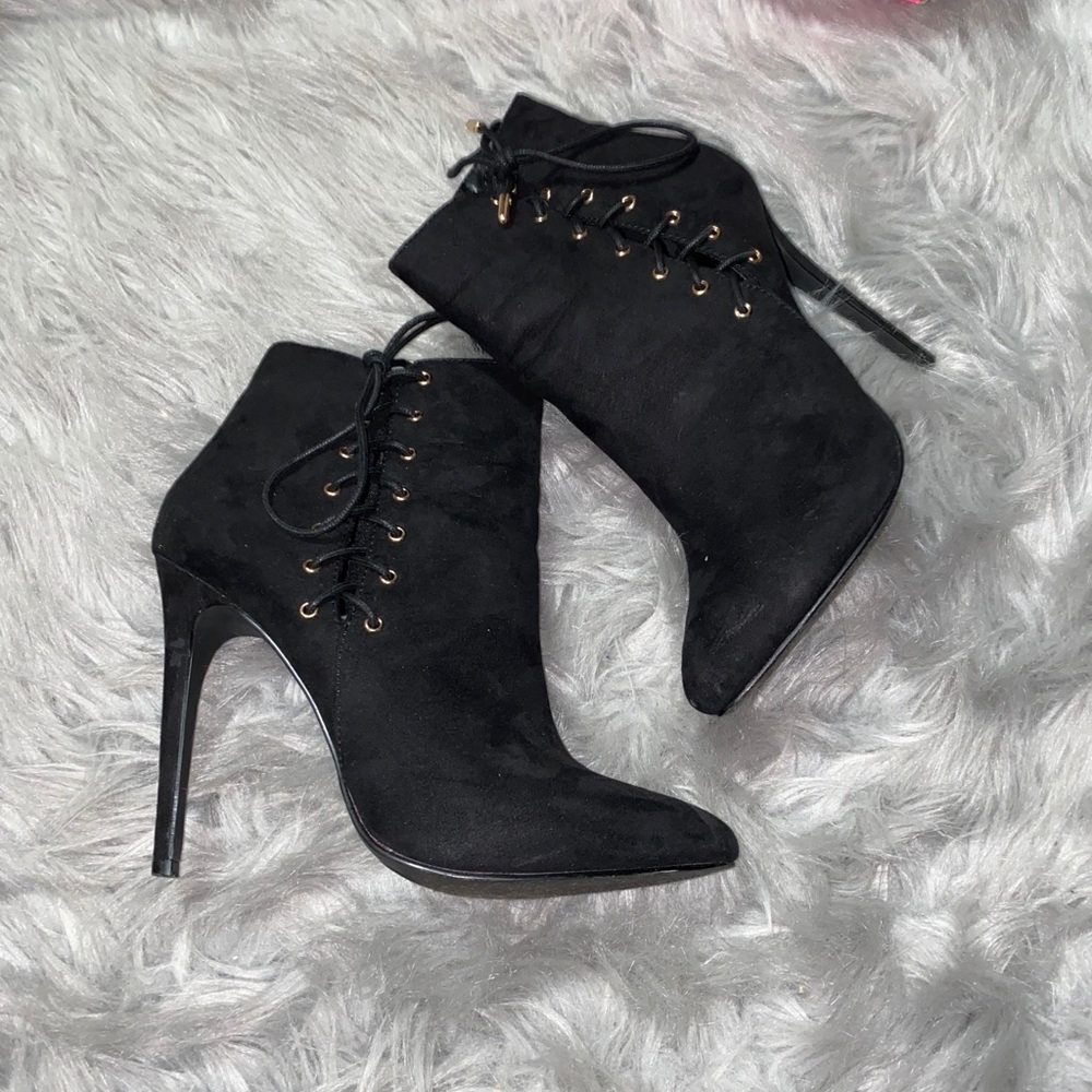 Black heel boots